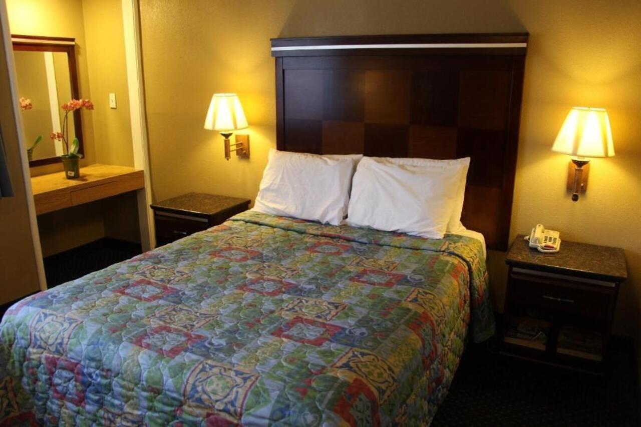 Inn At Bayshore San Mateo Bagian luar foto